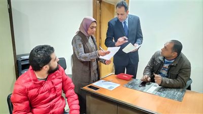 القوى العاملة: تشغيل 19 من ذوي الهمم بشركة للملابس الجاهزة بالإسكندرية