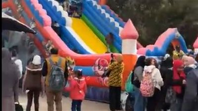 الملاهي بـ 10 جنيه.. إقبال المئات على ألعاب الأطفال بحديقة الحيوان قبل غلقها| بث مباشر 