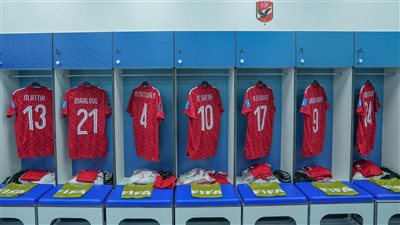 فريق الأهلي يصل إلى ملعب ابن بطوطة استعدادًا لمواجهة أوكلاند سيتي