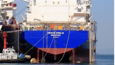 قادمة من أمريكا وتحمل علم جزر البهاما.. كل المعلومات حول السفينة المتعطلة بقناة السويس