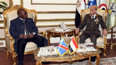 وزير الدفاع يلتقي نظيره بجمهورية الكونغو الديمقراطية