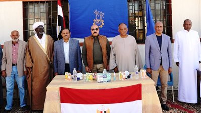 وسط إشادة وفرحة من الأهالي.. محافظ أسوان يتفقد مشروعات حياة كريمة بقرى مركز نصر النوبة