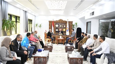 محافظ قنا يستقبل أعضاء قافلة الأزهر ويشيد بخدماتها الطبية المتكاملة