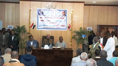 محافظ أسوان: تنفيذ حزمة من مشروعات البنية التحتية والخدمات لتحسين مستوى معيشة المواطنين