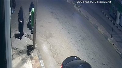 سيدة تلقي رضيعًا أمام مسجد فجرًا ببني سويف.. وإمام المسجد: بأي ذنب يا صغيري تلقى في هذا البرد