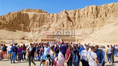 بيان مهم من المرشدين السياحيين بشأن تنامي ظاهرة الدخلاء على المهنة 