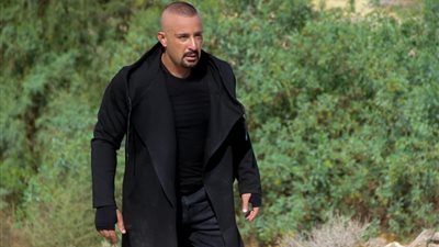 بعد نجاح العنكبوت.. تفاصيل عودة أحمد السقا للسينما بفيلمه الجديد تلج أحمر