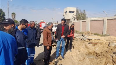 محافظ الإسماعيلية يتابع أعمال إصلاح انفجار خط مازوت بـ أبو سلطان