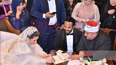 حفل زواج أحمد عصام .. تامر حسني شاهد على عقد القران| صور