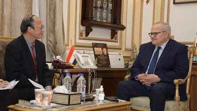 رئيس جامعة القاهرة يبحث مع المستشار التعليمي الصيني زيادة التعاون بين الجانبين| صور