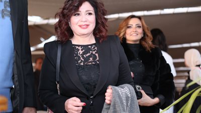 قبل افتتاح مهرجان الأقصر.. إلهام شاهين ومحمود حميدة وصبري فواز على مركب نيلية