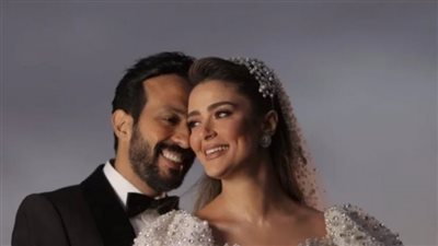من هي زوجة أحمد عصام التي جمعت نجوم الفن عمرو دياب وتامر حسني ومحمد منير لأول مرة في حفل زفافها؟