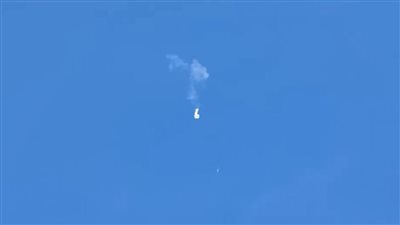 لحظة إسقاط المنطاد الصيني قبالة السواحل الأمريكية| فيديو