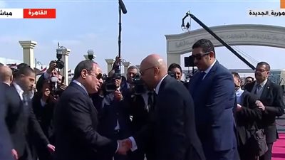 السيسي يعزي أسرة رئيس الوزراء السابق شريف إسماعيل