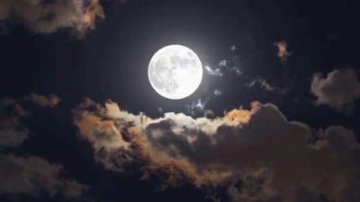 البحوث الفلكية: القمر يقترن مع لؤلؤة المجموعة الشمسية اليوم