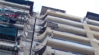 لجنة هندسية لمعاينة عقار سيدي بشر بالإسكندرية بعد انهيار أجزاء منه