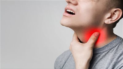 من بينها القدم الباردة.. تعرف على أعراض الغدة الدرقية