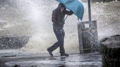 الأرصاد تحذر من شدة الرياح غدا: ابتعدوا عن الأشجار والمباني المتهالكة| فيديو