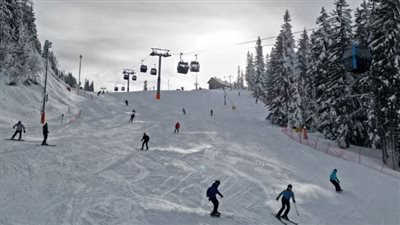 العواصف الثلجية والشتوية تقطع التيار الكهربائي وتعطل حركة المرور عبر البلقان