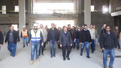 وزير النقل يتفقد الخط الأول من القطار الكهربائي السريع.. ويوجه بزيادة معدلات التنفيذ