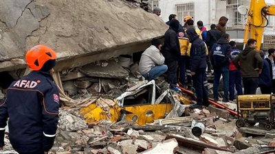 عميد معهد القلب يكشف سبب بقاء المنكوبين أحياء لمدة أيام تحت أنقاض زلزال تركيا وسوريا | فيديو