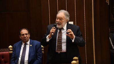 الفخراني: لا يوجد عندنا كُتّاب كويسين في الدراما.. وأطالب شيخ الأزهر بتفسير قوله تعالى (واضربوهن)