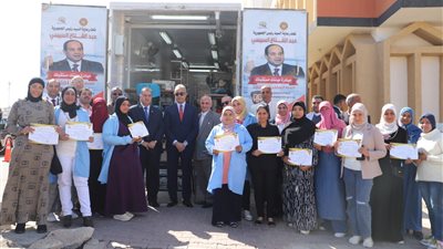 وزير القوى العاملة يتفقد عربة التدريب المتنقلة بالغردقة.. ويوجه بتوفير فرص عمل للمتدربين