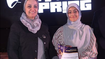 رئيسة جامعة أسيوط تشهد وقائع المحكمة الصورية باللغة الإنجليزية لطلاب كلية الحقوق 