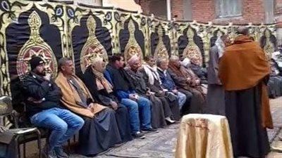 الحزن يسيطر على أهالي الإبراهيمية بالشرقية خلال عزاء أسرة توفيت في حريق منزلهم بالشرابية | بث مباشر