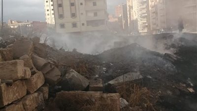 السيطرة على حريق قطعة أرض في بنها دون خسائر بشرية 