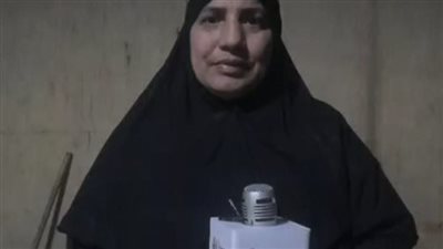 أم حسين تعيش في عشّة فوق السطح رفقة أبنائها الأربعة: نفسي في أوضة تسترني.. وشغل أصرف منه على ولادي | بث مباشر