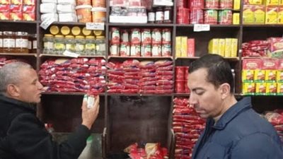 ضبط 48 ألف علبة سجائر مجهولة المصدر ومحطة وقود تبيع بأزيد من السعر المحدد بالبحيرة 