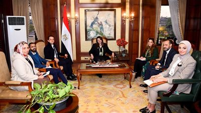 وزيرة الهجرة تلتقي وفدا من حياة كريمة لنقل إنجازات تنمية الريف المصري للمصريين بالخارج