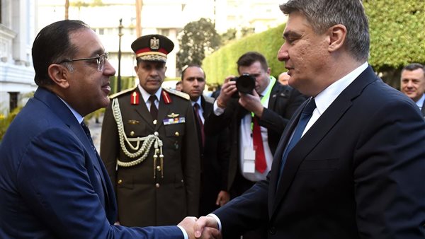 رئيس الوزراء يلتقي