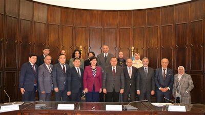 رئيس جامعة الإسكندرية يستقبل وفد جامعة طشقند الأوزبكستانية للدراسات الشرقية