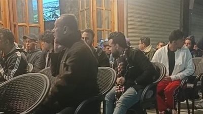 رغم انخفاض درجات الحرارة.. إقبال كبير من المشجعين على المقاهي لمشاهدة مباراة الأهلي وريال مدريد| بث مباشر