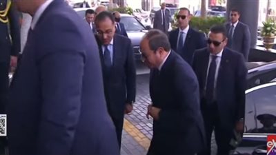 الرئيس السيسي يصل إلى مدينة السادات بالمنوفية لافتتاح العديد من المشروعات | بث مباشر