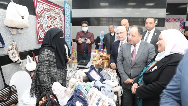 وزير المالية يتفقد