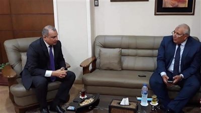 محافظ الوادي الجديد يبحث دعم خطة تطوير المناطق غير المخططة