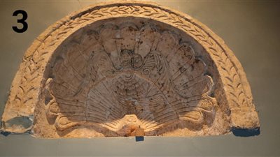 متحف الأقصر للفن المصري القديم يعلن عرض محراب شرفية على شكل نصف قبة كروية 