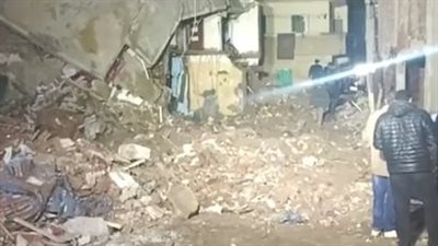 ارتفاع عدد ضحايا انهيار عقارين في دمنهور إلى 6 وفيات و23 مصابًا | بث مباشر
