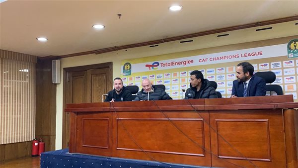 المؤتمر الصحفي بنادي