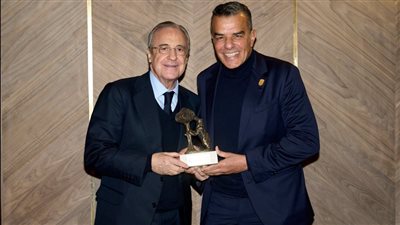 فيفا يسلط الضوء على تبادل الدروع والهدايا بين الأهلي وريال مدريد