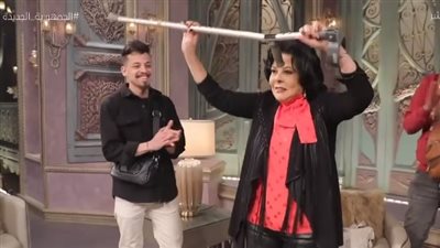 ترقص بالعكاز.. إسعاد يونس في أحدث ظهور لها ببرنامج صاحبة السعادة بعد تعافيها