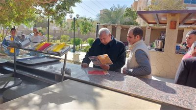 محافظ الوادي الجديد يتفقد أحد مشروعات تطوير الحدائق والمتنزهات بالخارجة