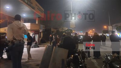 7 وفيات و17 مصابًا.. انهيار أهالي ضحايا حادث الواحات أمام مستشفى الشيخ زايد | بث مباشر