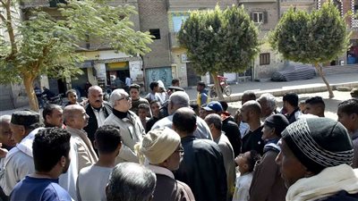 محافظ الأقصر يوجه بتوفير سيارة خدمات شهر عقاري وتطوير الطريق الرئيسي بالبياضية