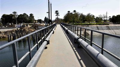 بـ طول 50 مترا وتكلفة 40 مليون جنيه.. محافظ الأقصر يتابع تنفيذ كوبري الطود