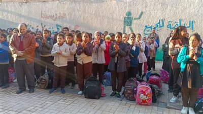 تحية العلم وتنفيذ خطة إخلاء للزلازل.. 7 مشاهد في أول أيام الفصل الدراسي الثاني