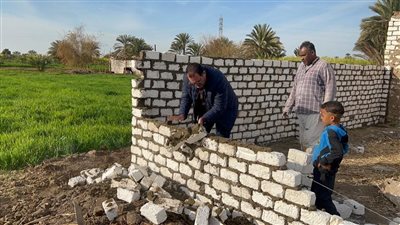 وزير الزراعة يحيل مسؤولين بأسوان إلى التحقيق لتقاعسهم عن منع التعدي على الأراضي الزراعية